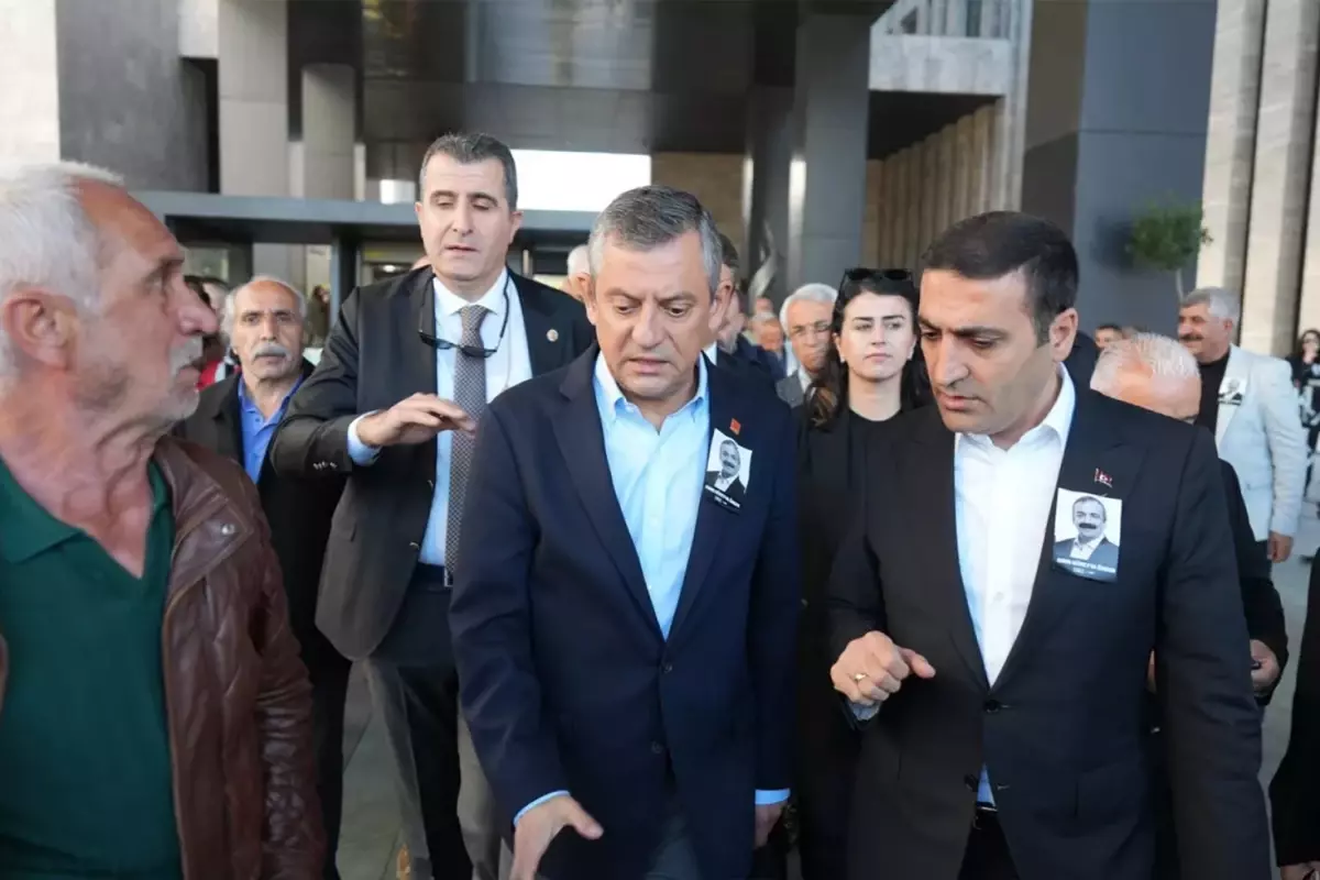 Özgür Özel’den Saldırı Sonrası İlk Mesaj: “Gün Kin ve Husumet Günü Değil”