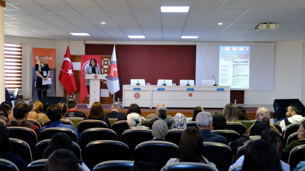 Sivas Cumhuriyet Üniversitesi’nde “Çok Disiplinli Yaklaşımlarla Gelenekten Geleceğe Aile” Sempozyumu