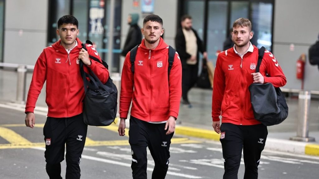 Sivasspor, Galatasaray Maçı Öncesi İstanbul’a İndi