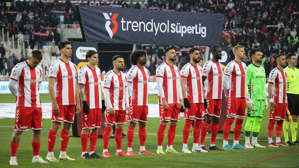 Sivasspor-Galatasaray Maçı Öncesi Sarı Kart Sınırındaki Oyuncular Açıklandı