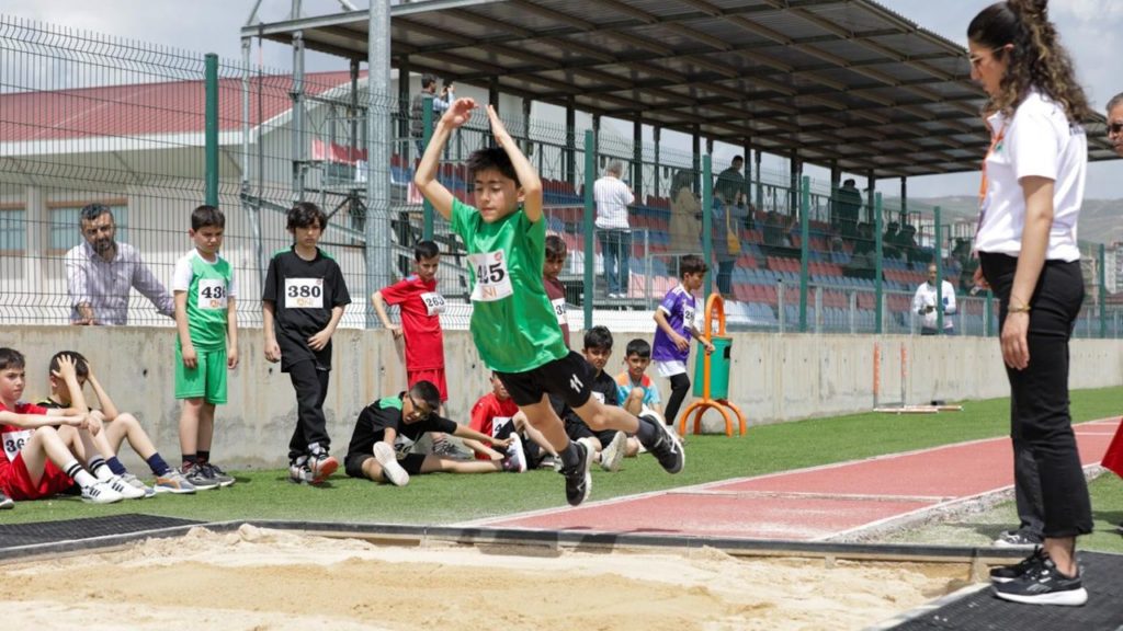 Sivas’ta Dünya Atletizm Günü Etkinliği: Minik Adımlardan Büyük Adımlara Şenliği