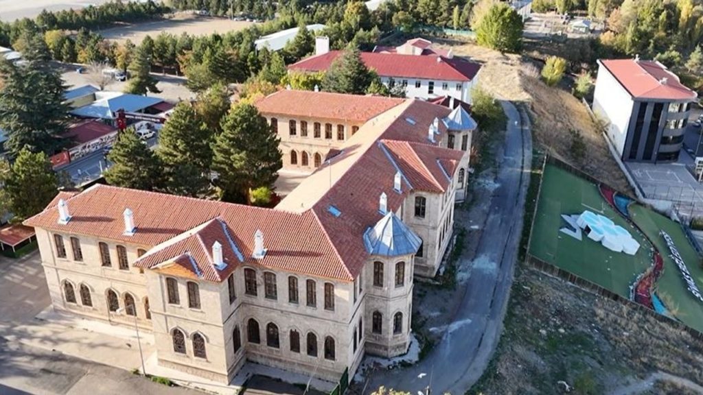 Sivas’ta Fen Lisesi ve Selçuk Anadolu Lisesi Öğretmen Kriziyle Karşı karşıya