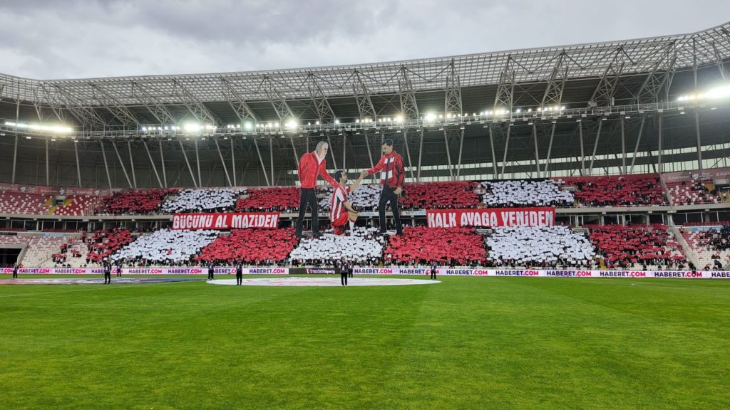 Sivasspor Taraftarından Maç Öncesi Anlamlı Koreografi