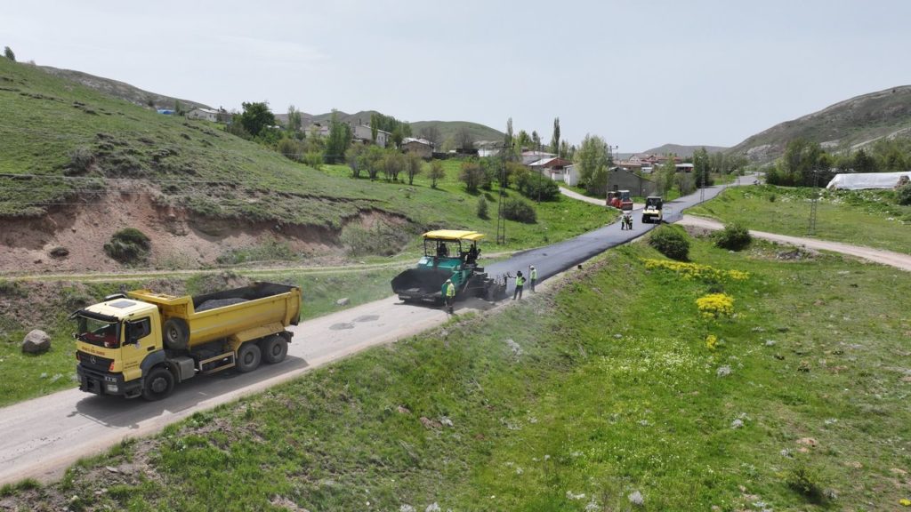 Vali Yılmaz Şimşek ve Milletvekilleri İncesu ve Durdulu Grup Köy Yolu Çalışmalarını İnceledi