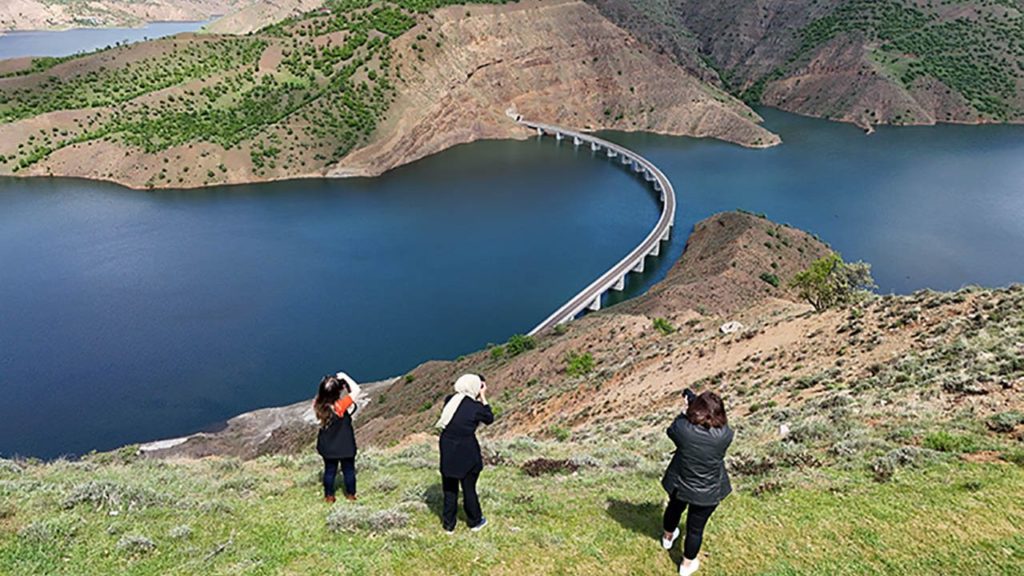 Vangölü Ekspresiyle Doğanın İçinde Bir Yolculuk