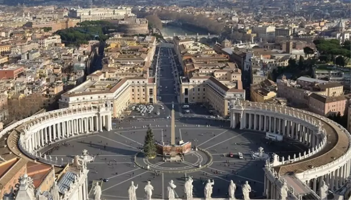 Vatikan: Mutlak Monarşi ve Küçük Bir Dünya