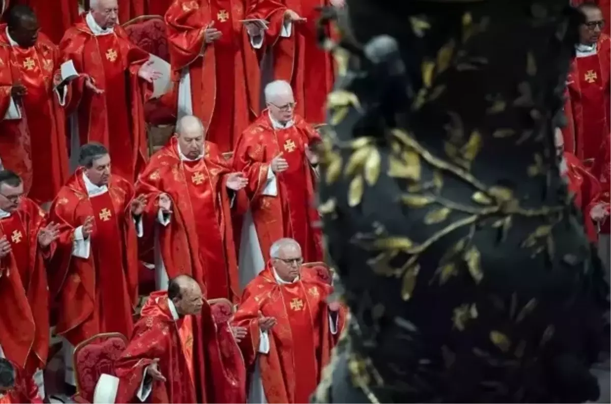 Vatikan’da Yeni Papa Seçimi Sonuçlandı: Beyaz Duman Yükseldi