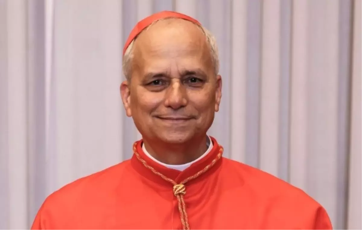 Vatikan’da Yeni Papayı Seçimi ve Kardinal Robert Prevost’un Tanıtımı