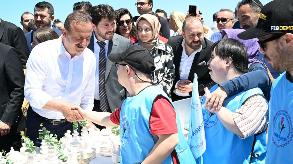 Yavuz Ağıralioğlu, Samsun’da 19 Mayıs Gençlik ve Spor Bayramı Programına Katıldı