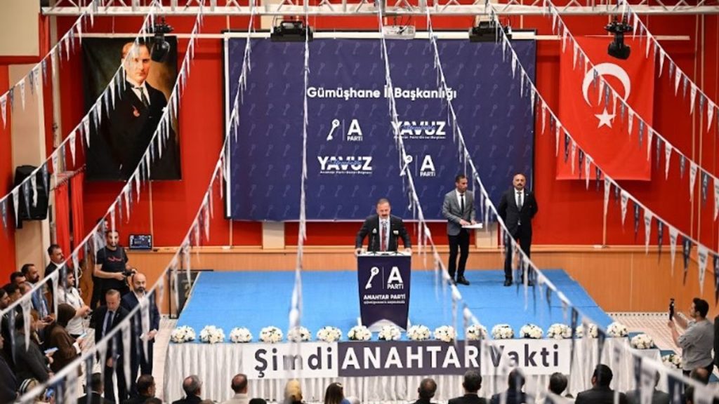 Yavuz Ağıralioğlu’ndan Gümüşhane’de Sözler ve Eleştiriler