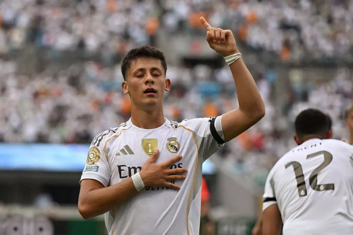 10 kişi kalan Real Madrid, yıldızlarıyla kritik 3 puanın sahibi