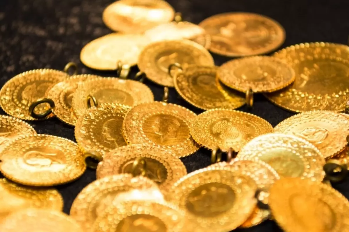 Altın Fiyatlarında Yön Değişimi: Jeopolitik ve Fed Etkisi