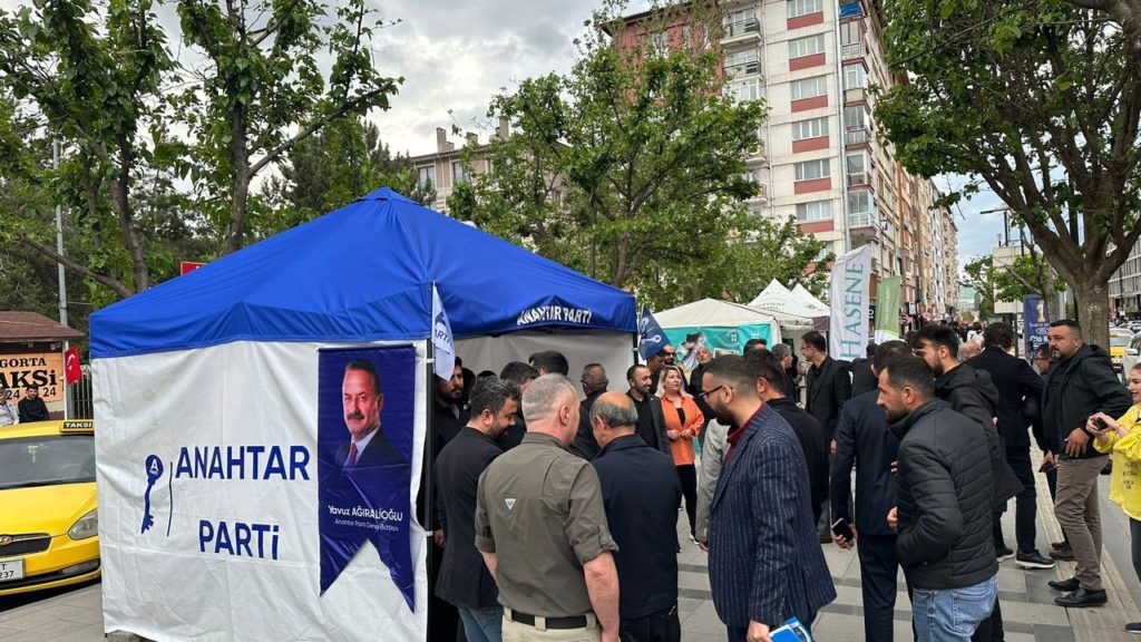Anahtar Parti Sivas’ta Üye Kayıt Standı Açtı