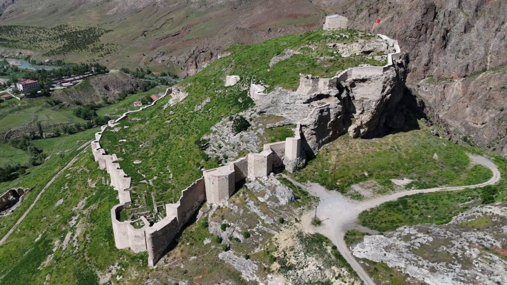 Divriği Kalesi: Anadolu’nun En Korunaklı Türk Kalesi