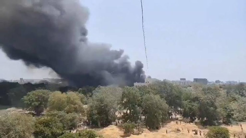 Gujarat’ta Air India Uçağı Kaza Yaptı: 242 Yolcu Etkilendi