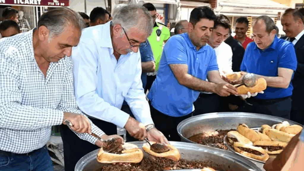 Gürün’de Bayramlaşma Programı Gürültülü ve Samimi Anlara Sahne Oldu