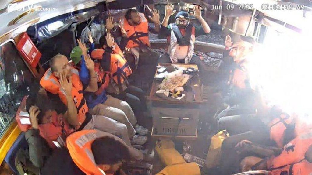 İsrail Müdahalesiyle Gazze Filosu Gemiye El Koydu