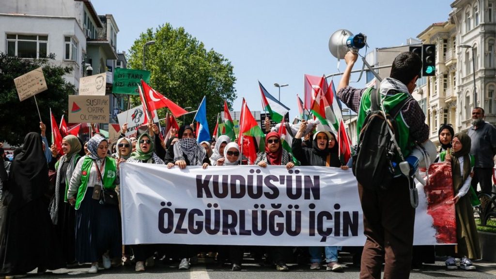 İstanbul’da Mavi Marmara Anması ve Filistin Destek Yürüyüşü