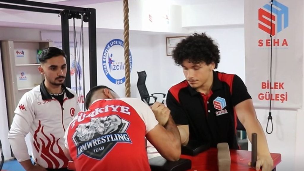 Kayseri Bilek Güreşi Sporcuları Bulgaristan’a Hazırlanıyor