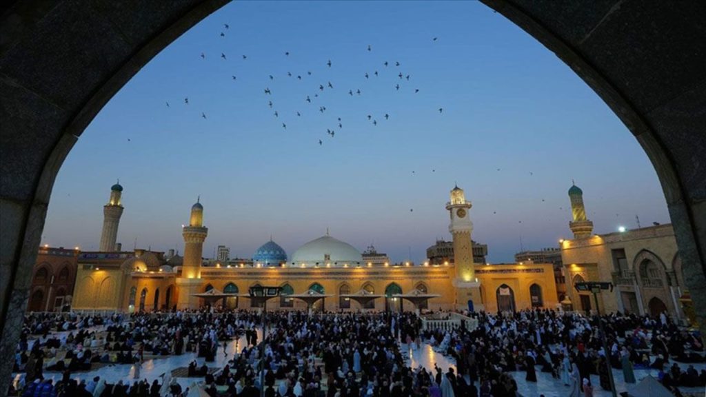 Küresel Müslümanlar Bayram coşkusu yaşadı: Bakü’den Stockholm’e, Priştine’den Köln’e