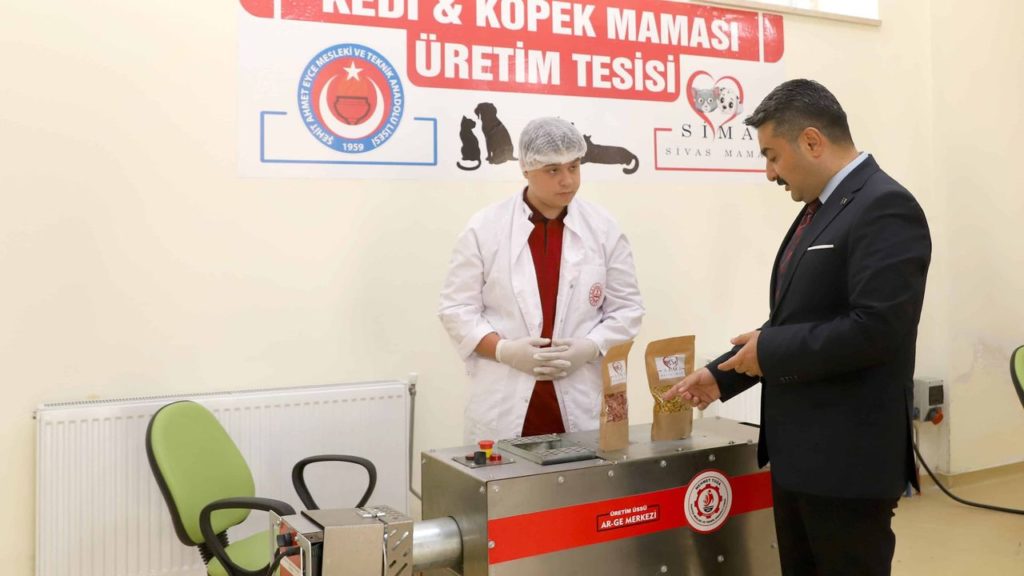 Millî Eğitim Müdürü Fatih Erdoğan’dan Şehit Ahmet Eyce Ticaret Mesleki ve Teknik Anadolu Lisesi’nde Ziyaret