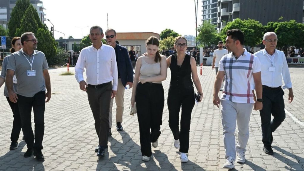 Özgür Özel’den Nehir Zeyrek’e Destek: Sınav Gününde Yanında Oldu