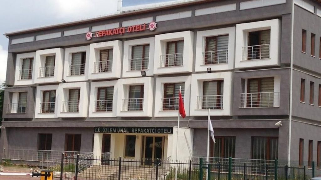 Sivas Cumhuriyet Üniversitesi Hastanesi Refakatçi Oteli’nde Hizmet Kalitesi Düşüklüğü Tartışılıyor