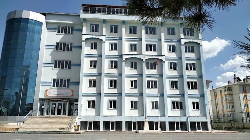 Sivas Uluslararası Şehit M. Münir Ertekin Anadolu İmam Hatip Lisesi’nin Uluslararası Programı Kapanma Tehdidiyle Karşı karşıya