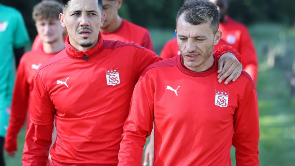 Sivasspor, Alanyaspor’a 2-0 mağlup olarak Süper Lig’e veda etti