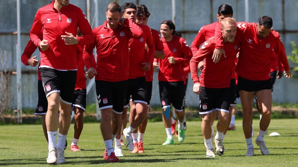 Sivasspor’da Yeni Sezon Öncesi Belirsizlik ve Kongre Takvimi