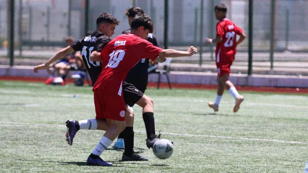 Sivas’ta ANALİG Futbol Turnuvası Başladı
