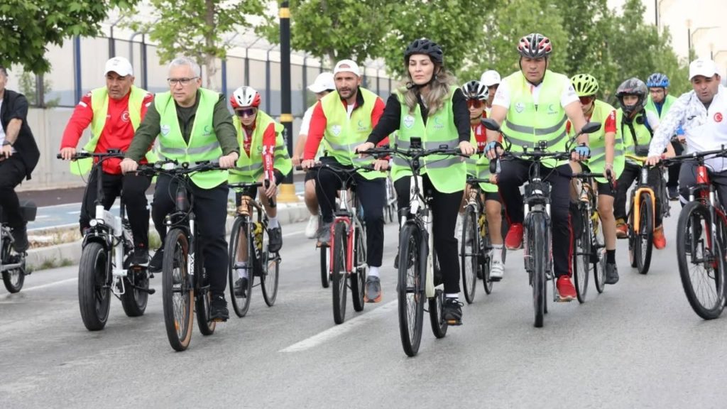 Sivas’ta Bisiklet Turu Renkli Anlara Sahne Oldu