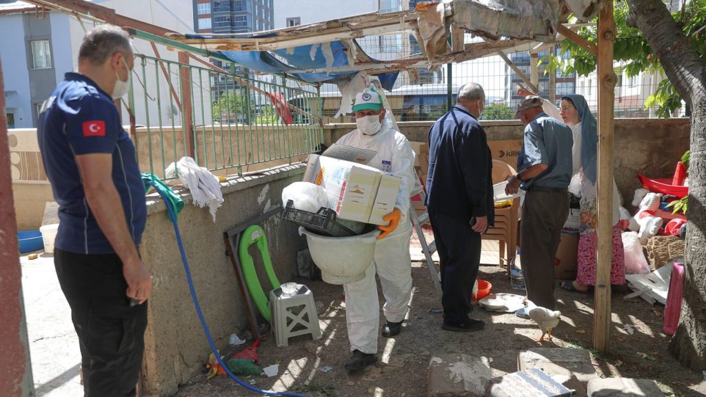 Sivas’ta Çöp Evi Temizlendi: Mahalle Sakinleri Memnun