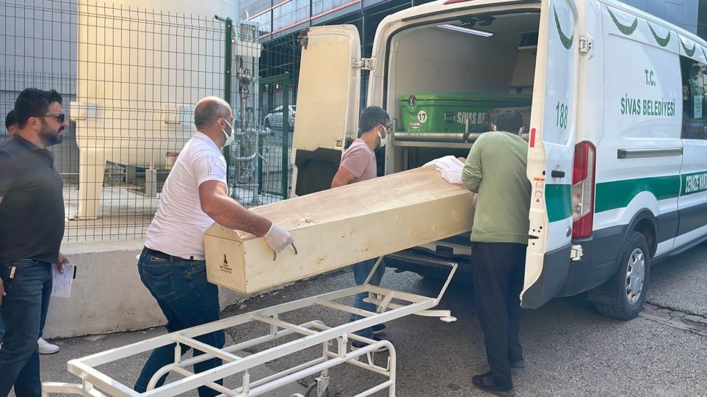 Sivas’ta Keneleri Yanlış Yöntemle Çıkarmaya Çalışan Kişi Vefat Etti