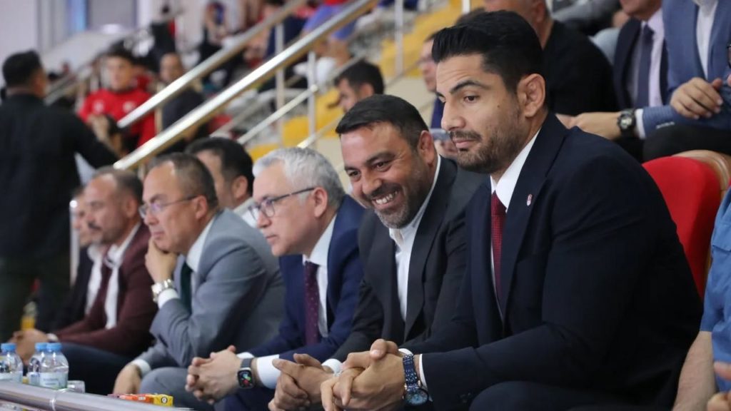 Sivas’ta Minikler Güreş Şampiyonası Heyecanı