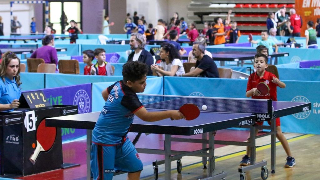 Sivas’ta Minikler ve Yıldızlar Masa Tenisi Müsabakaları Başladı