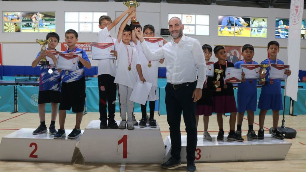 Sivas’ta Okul Sporları Minikler A-B Masa Tenisi İl Birinciliği Tamamlandı