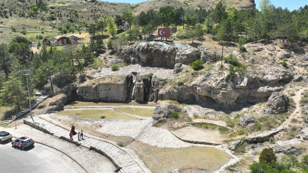 Sivas’ta Şelale Yeniden Akmaya Başladı