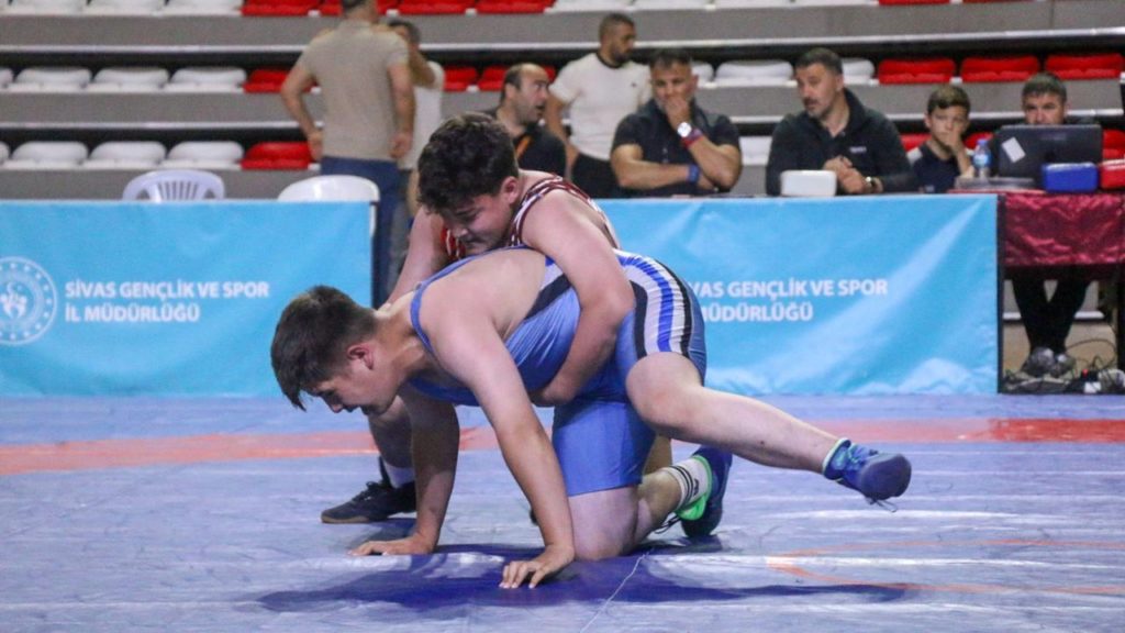 Sivas’ta Serbest Güreş İl Seçmeleri Sonuçlandı