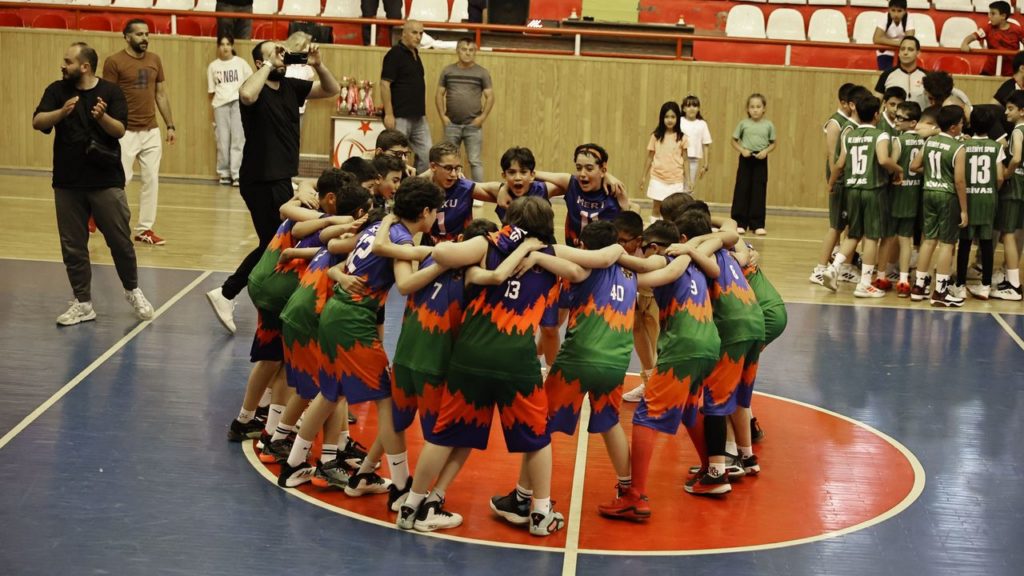 Sivas’ta U12 Basketbol Turnuvası Şampiyonu Yolspor Oldu