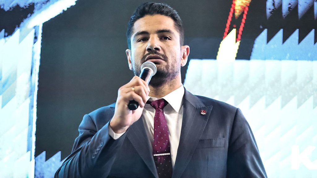 Taha Akgül, Sivas’ta Minikler Türkiye Güreş Şampiyonası’nda Heyecanı Paylaştı