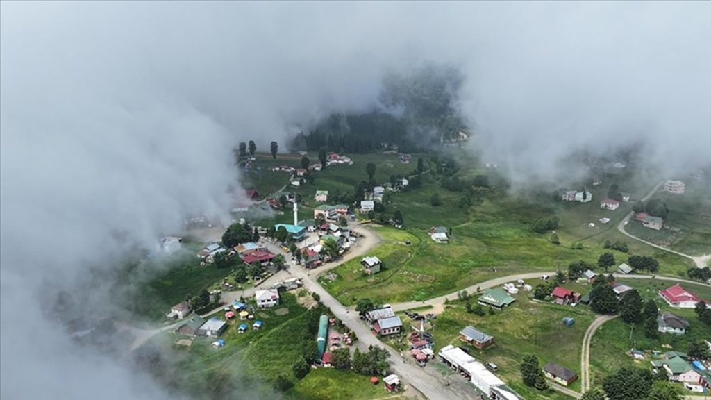 Trabzon Hıdırnebi Yaylası’nda Renkli Kaydırak ve Doğa Aktiviteleri İlgi Odağı Oldu