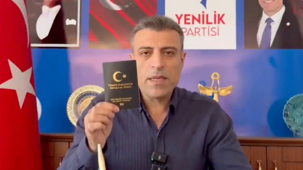 Yenilik Partisi Lideri Öztürk Yılmaz’dan Pasaport Eleştirisi