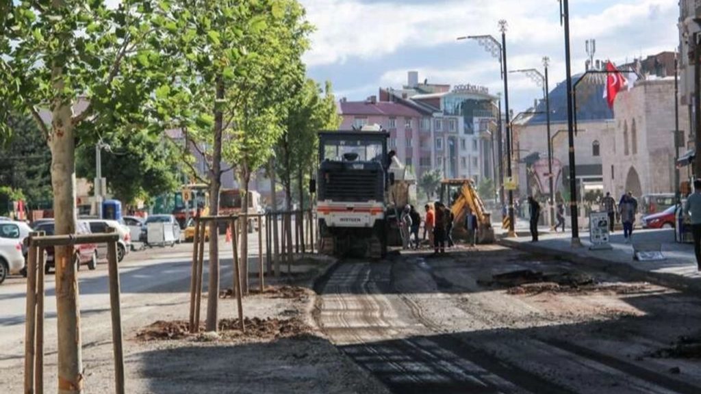 Yıldızeli-Sivas Karayolu’nda Üstyapı Çalışmaları Trafik Akışını Etkiliyor