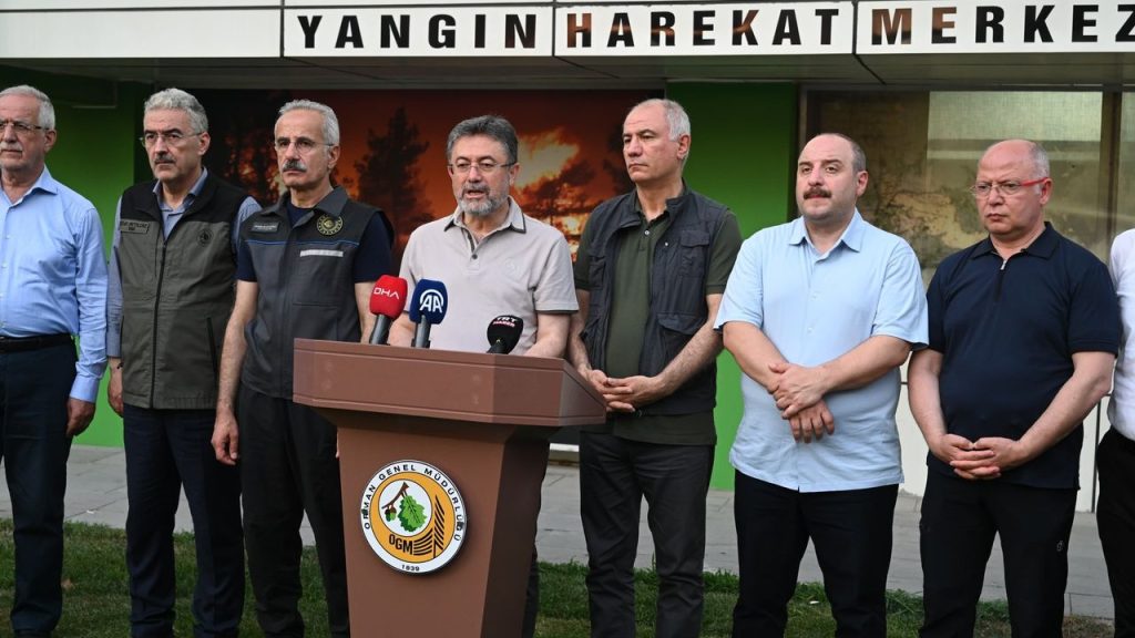 AK Parti Heyetinden Gürsu ve Kestel’deki Yangın Alanına Ziyaret