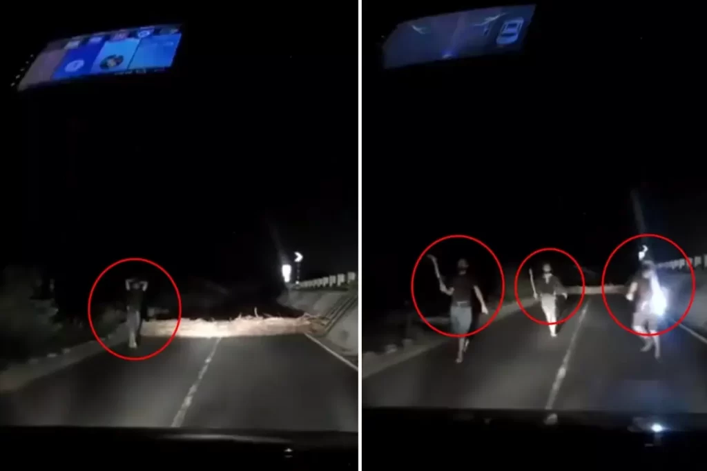 Bangladeş’te Yolu Kapanan Araca Haydutların Kılıç ve Bıçakla Müdahalesi Kamerada