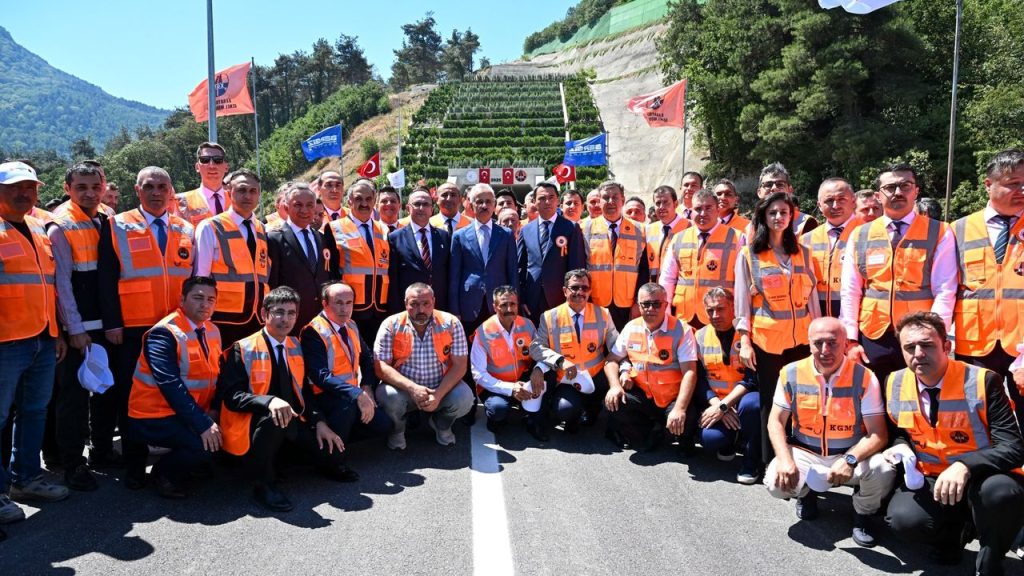 Bursa’da Doğancı Tüneli ve Bağlantı Yolları Hizmete Açıldı