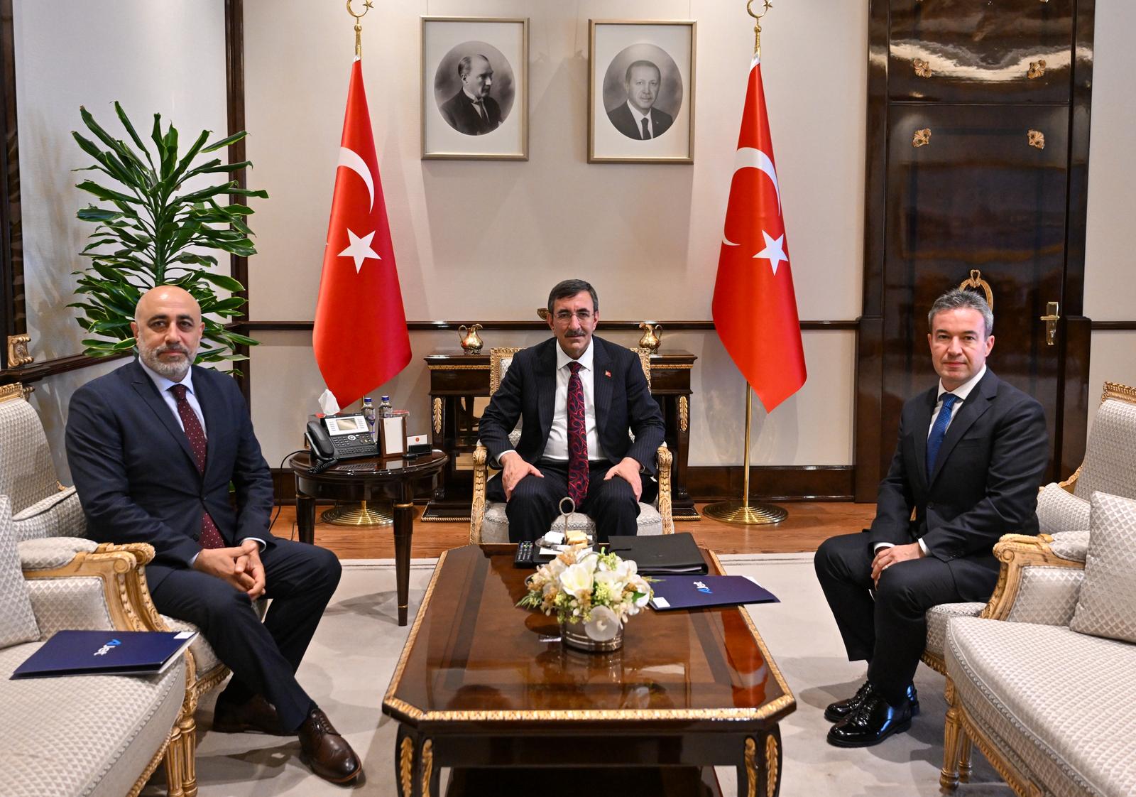 Cumhurbaşkanı Yardımcısı Cevdet Yılmaz, AJet Genel Müdürü Kerem Sarp’ı kabul etti