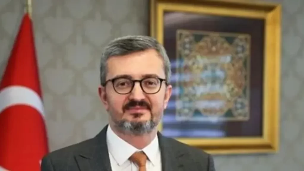 Cumhurbaşkanlığı Kararıyla İletişim Başkanı Fahrettin Altun Görevden Alındı, Dışişleri Bakan Yardımcısı Burhanettin Duran Yeni İletişim Başkanı Oldu