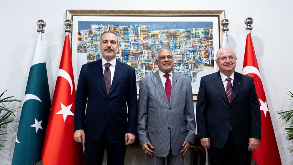 Dışişleri Bakanı Hakan Fidan ve Milli Savunma Bakanı Yaşar Güler Pakistan’da